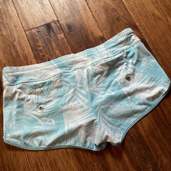 Athleta shorts  - Picture 5 of 8